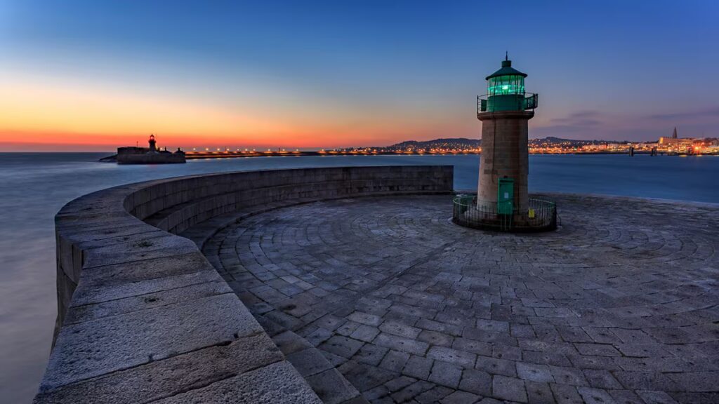 4 Dun Laoghaire Pier Dublin Ireland 1 16x9