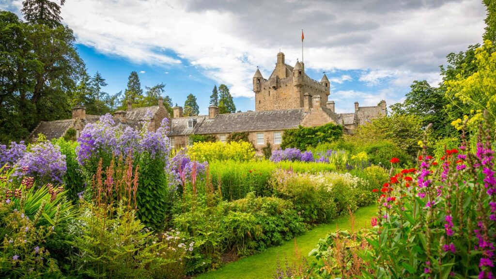 9 Inverness Scotland Cawdor Castle 1 16x9